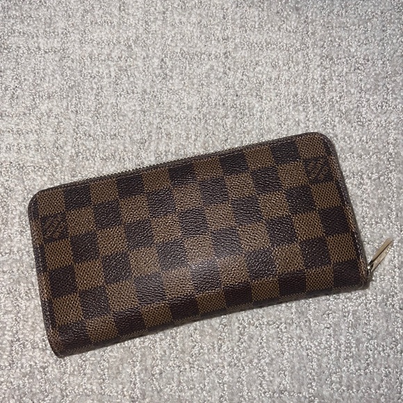 Louis Vuitton Handbags - LOUIS VUITTON
Damier Ebene Zippy Wallet